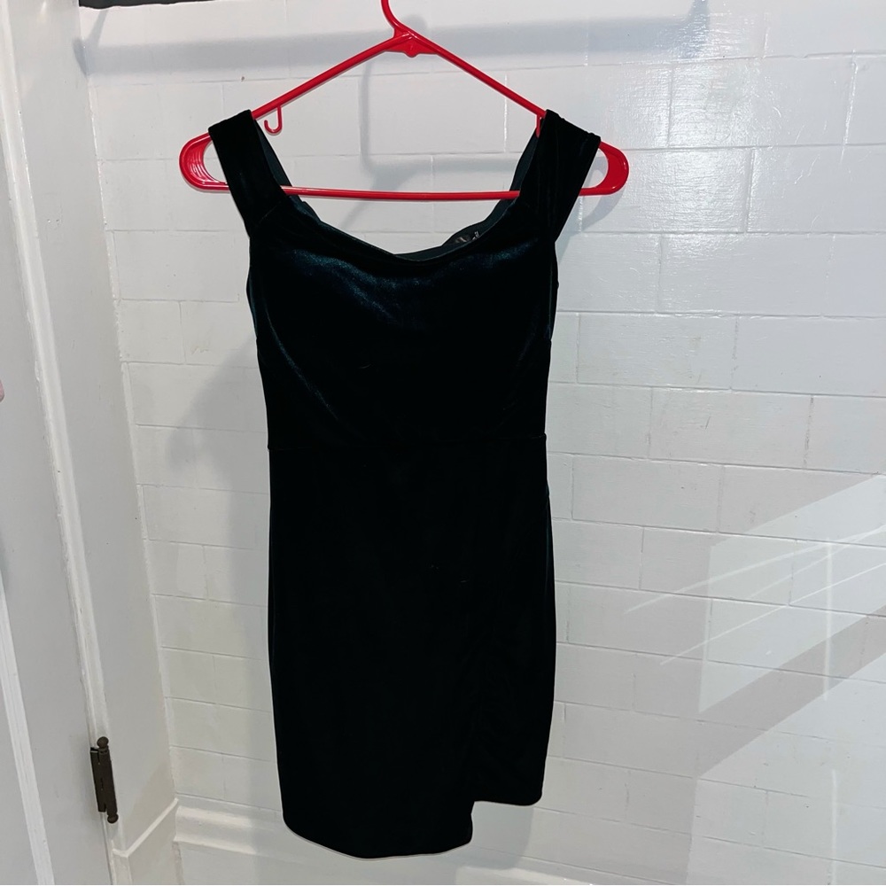 Green Velvet Size 3 Off the Shoulder Tight Homecoming/Formal Short Dress